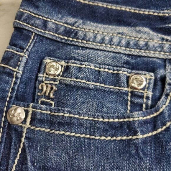 NWT Miss Me, Cross Embellished Pocket Mid-Rise Bootcut Jeans Size 25x32 - Picture 6 of 12